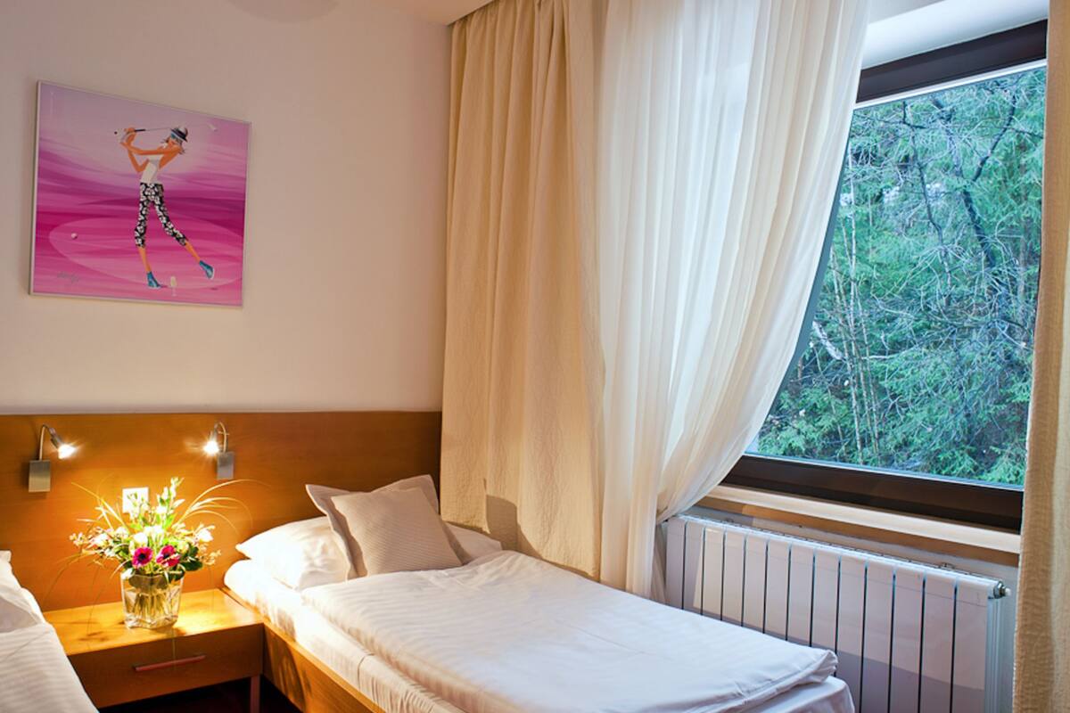 in-room safe, blackout curtains, free wifi, bed sheets