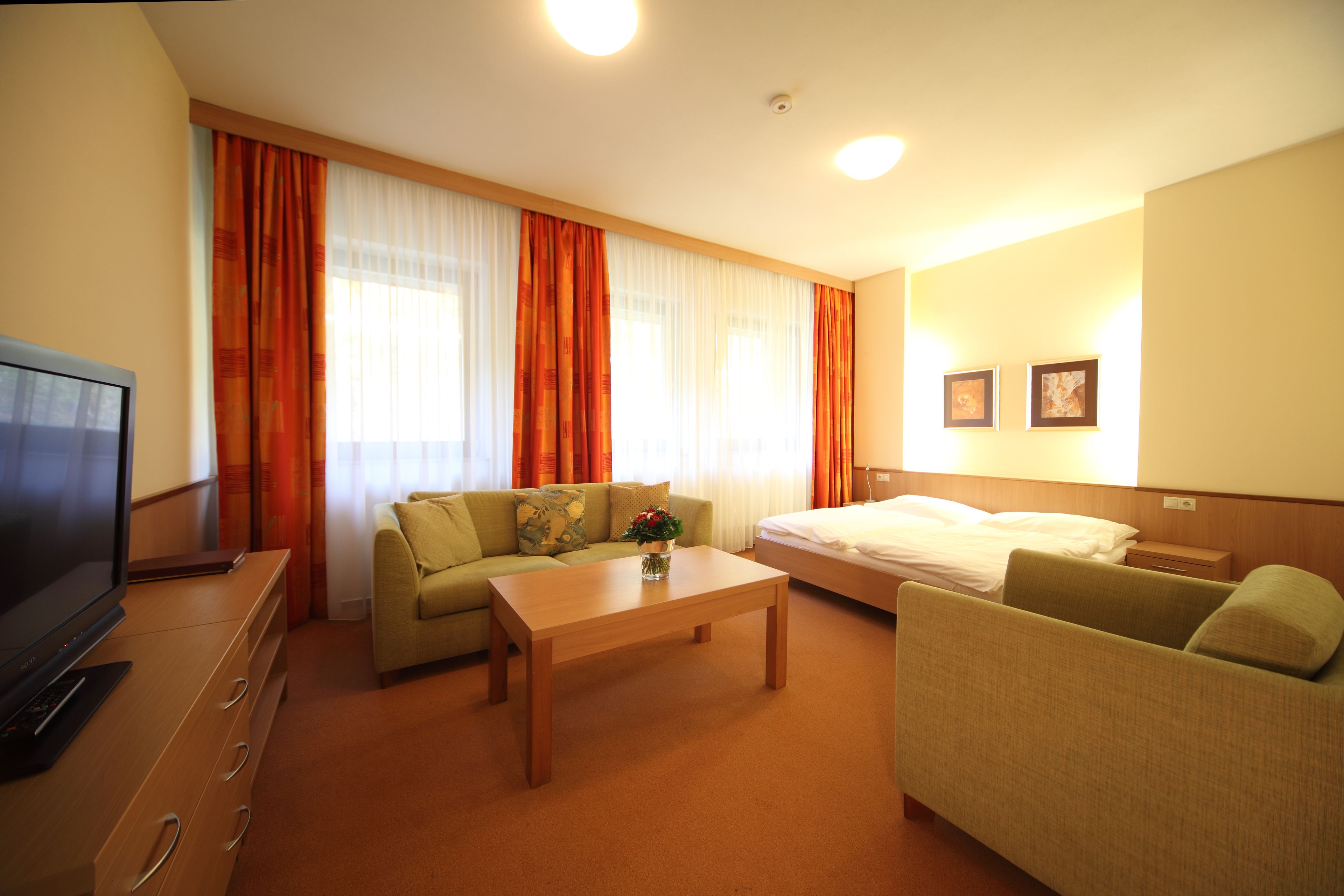 Caja de seguridad en la habitación, cortinas blackout y wifi gratis 