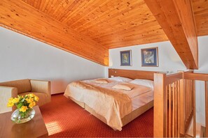 Safe på rommet, blendingsgardiner, wi-fi (inkludert) og sengetøy