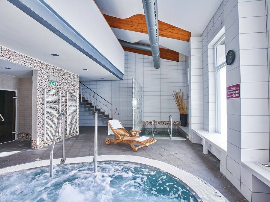 Bañera de hidromasaje interior