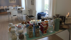 Frokostbuffé hver dag (mot et tillegg)