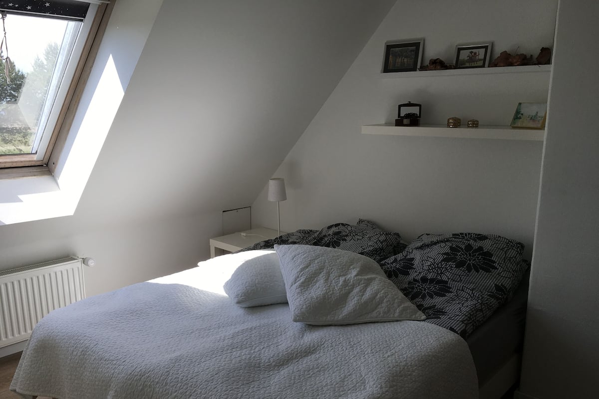 Basic Apartment | Free WiFi, bed sheets