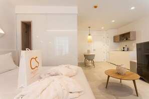 Suite Grand, hidromasaje | Minibar, caja de seguridad en la habitación y escritorio 