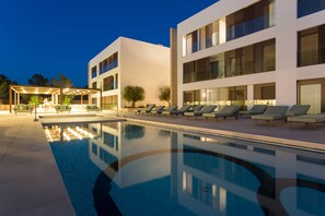 Outdoor pool, pool loungers