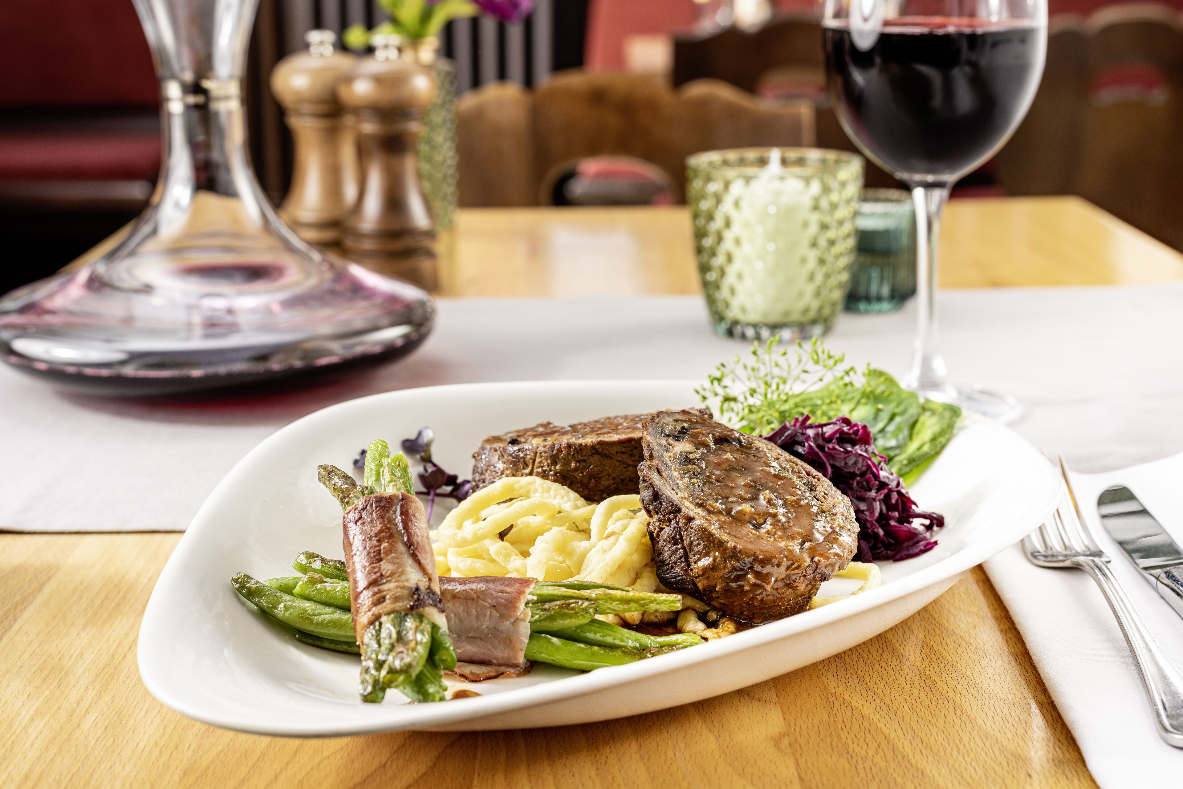 breakfast, lunch, dinner served; german cuisine