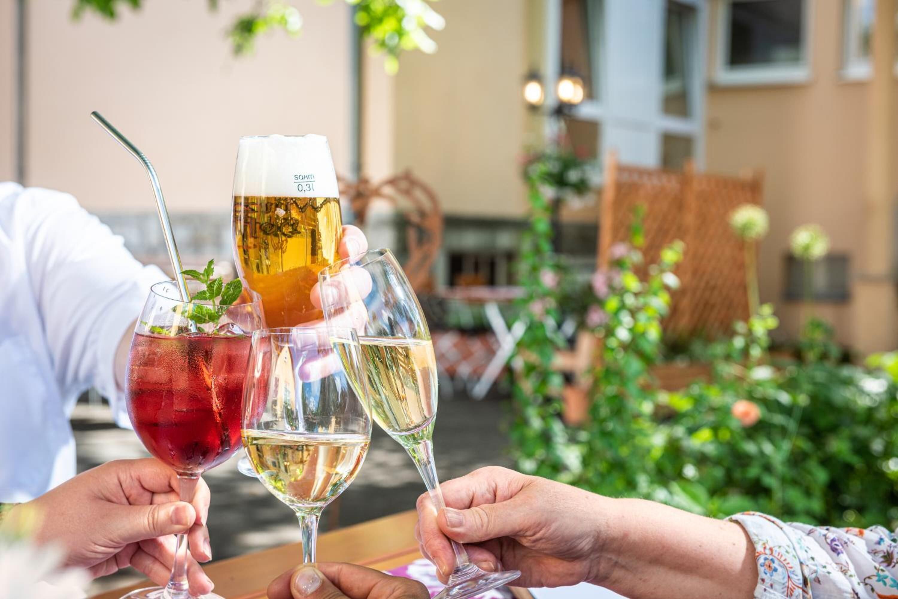 breakfast, lunch, dinner served; german cuisine