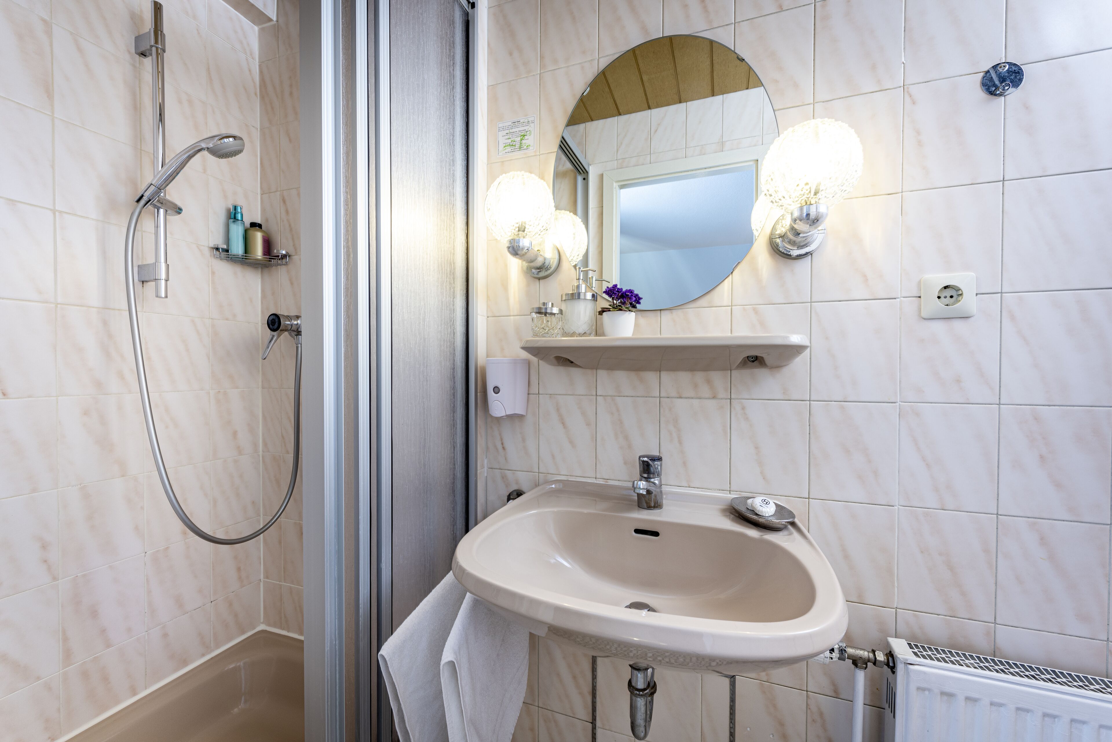 standard single room | bathroom | shower, hair dryer, towels