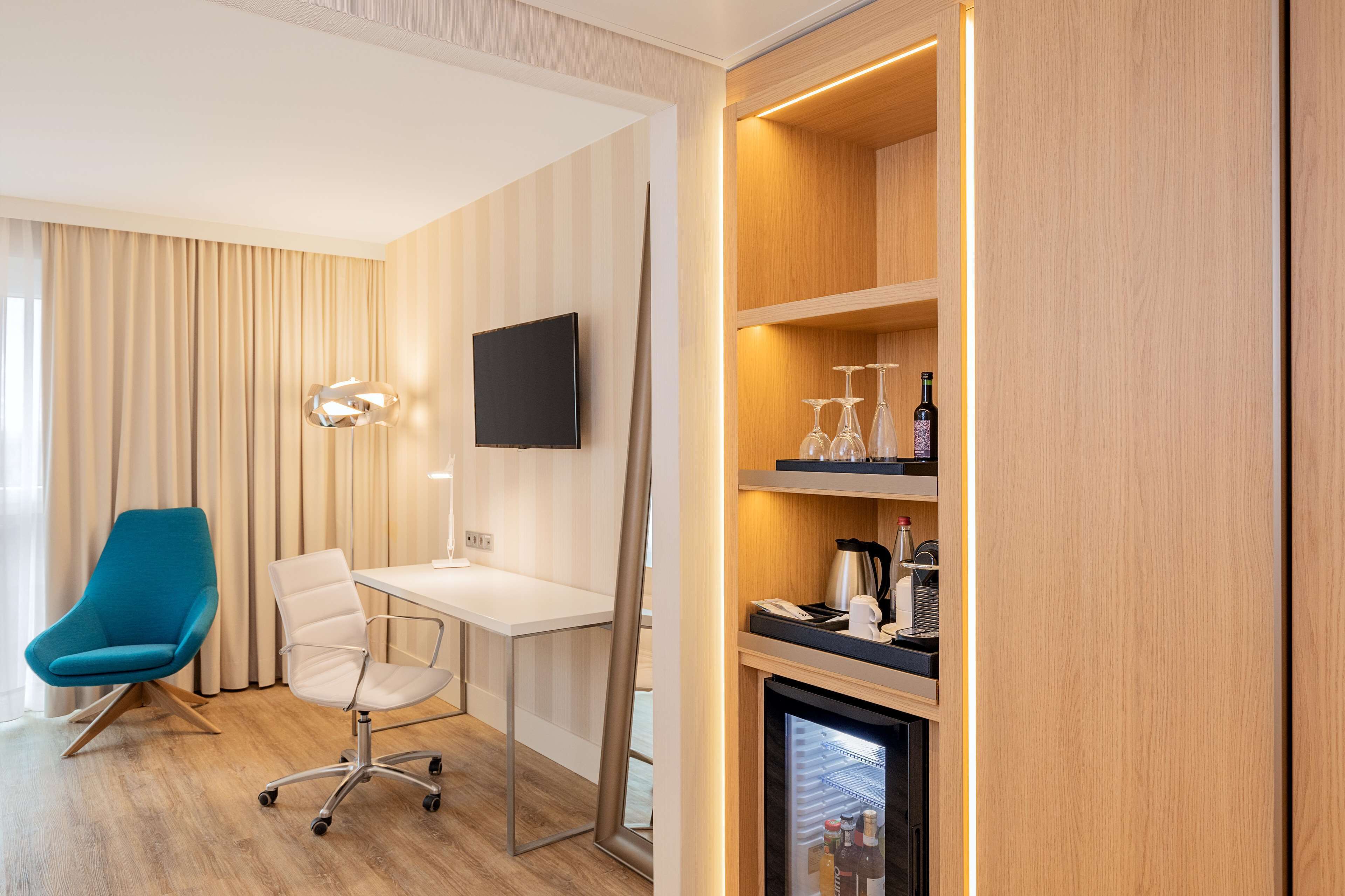 Minibar, Schreibtisch, schallisolierte Zimmer, kostenloses WLAN