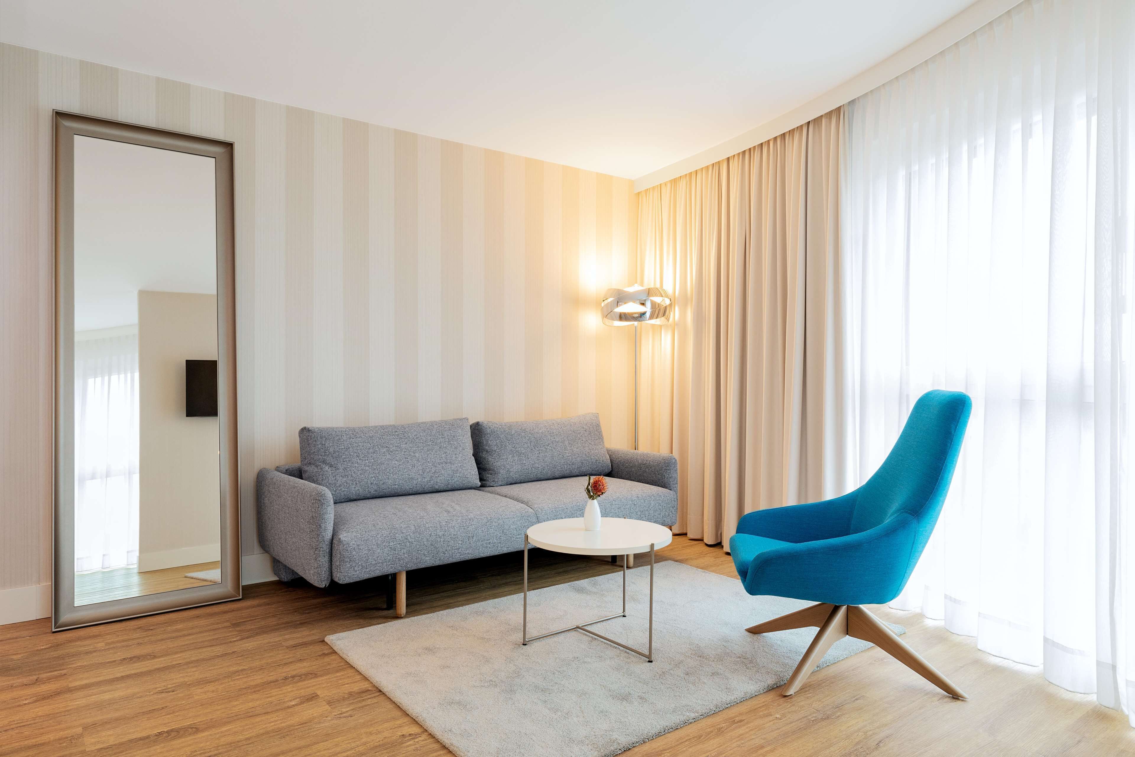 suite | minibar, desk, soundproofing, free wifi