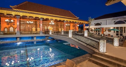 Ramada Suites by Wyndham Solo