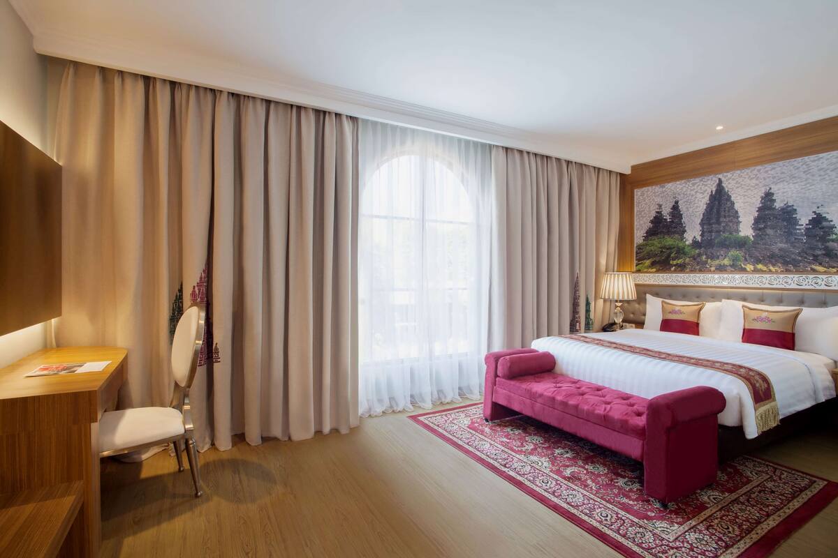 Grand-Suite, 1 King-Bett, Nichtraucher | Zimmersafe, Schreibtisch, kostenloses WLAN, Bettwäsche