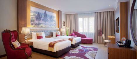 Tallelokero huoneessa, työpöytä, ilmainen Wi-Fi, vuodevaatteet