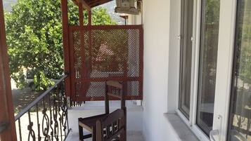 Deluxe Room, Balcony | Balcony