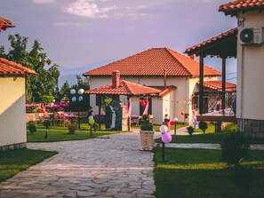 Garden - Karyon Apartments (Xanthi)