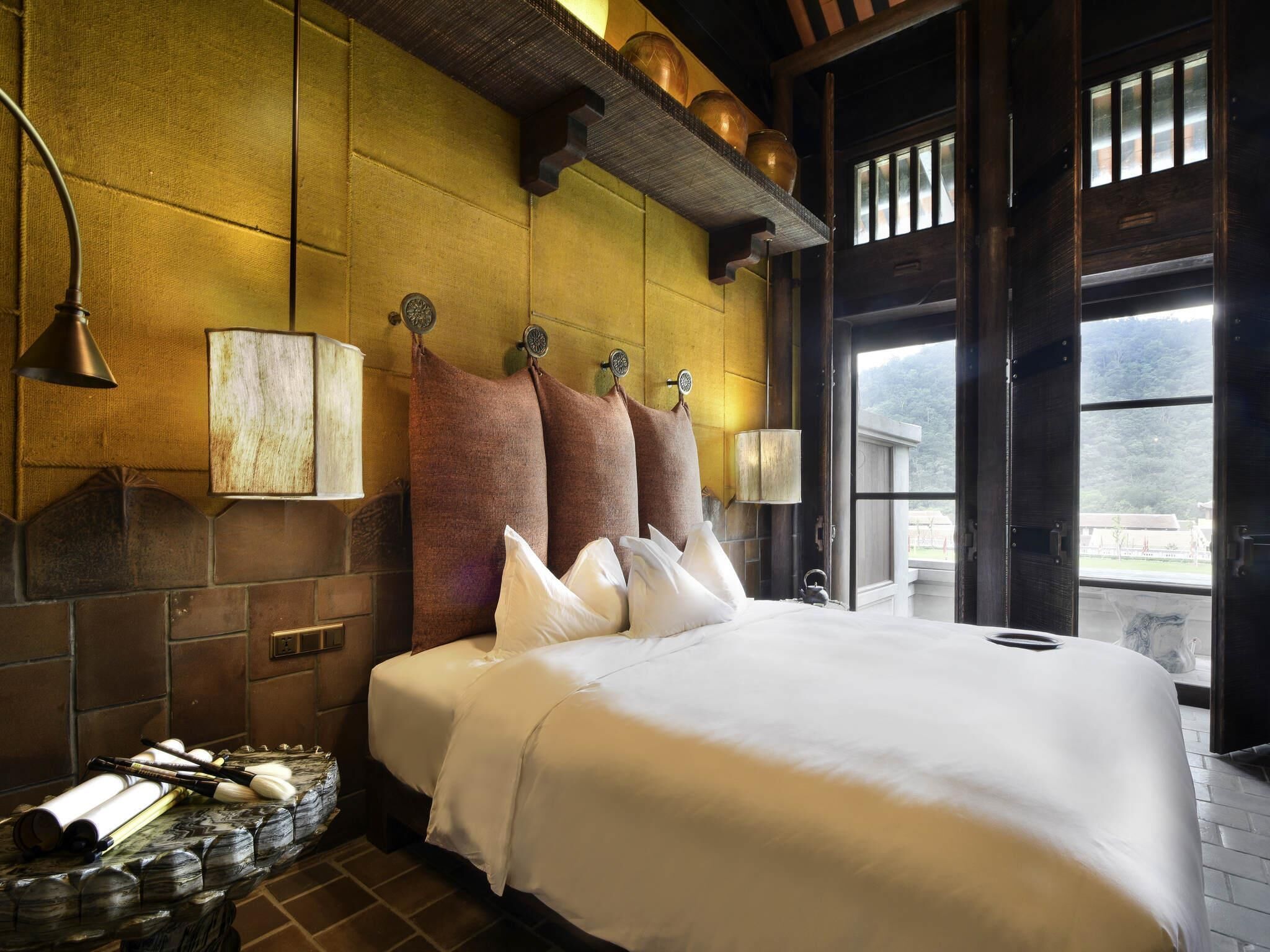 Deluxe Room, 1 King Bed (Forest View) | Premium bedding, minibar, in-room safe, desk