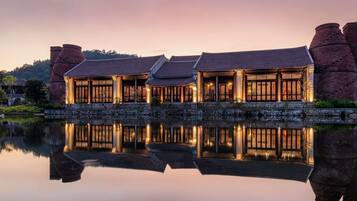 Couples treatment room(s), sauna, steam room, body treatments