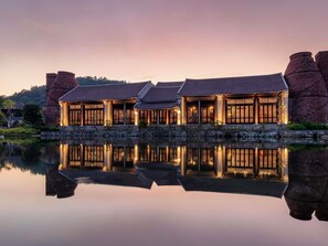 Couples treatment room(s), sauna, steam room, body treatments