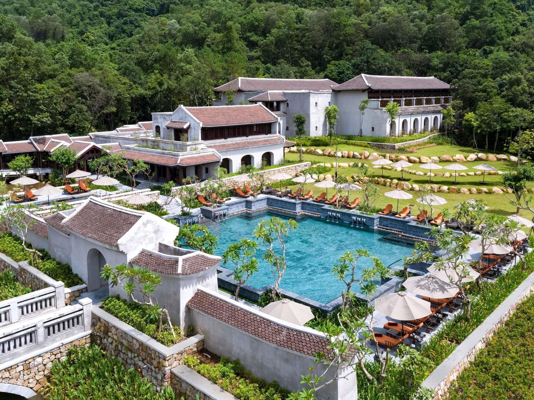 Seasonal outdoor pool, open 6:00 AM to 6:00 PM, pool umbrellas