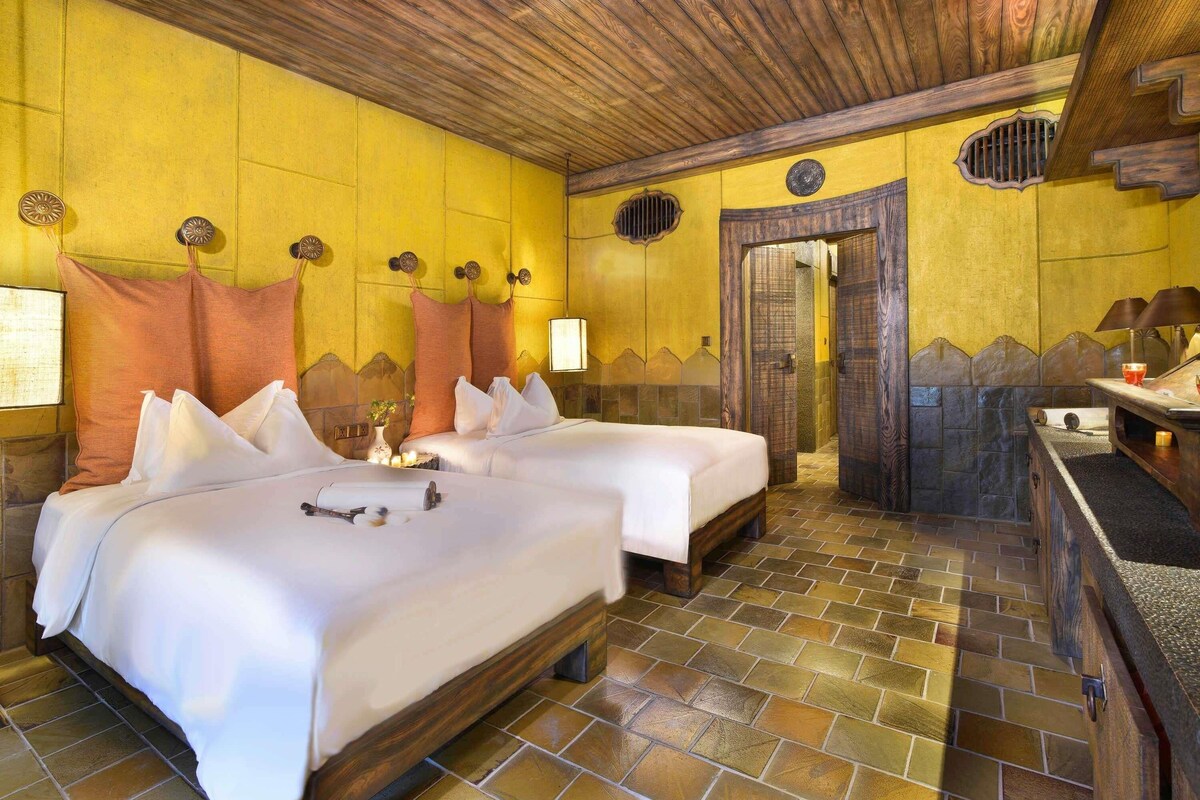 Premium bedding, minibar, in-room safe, desk