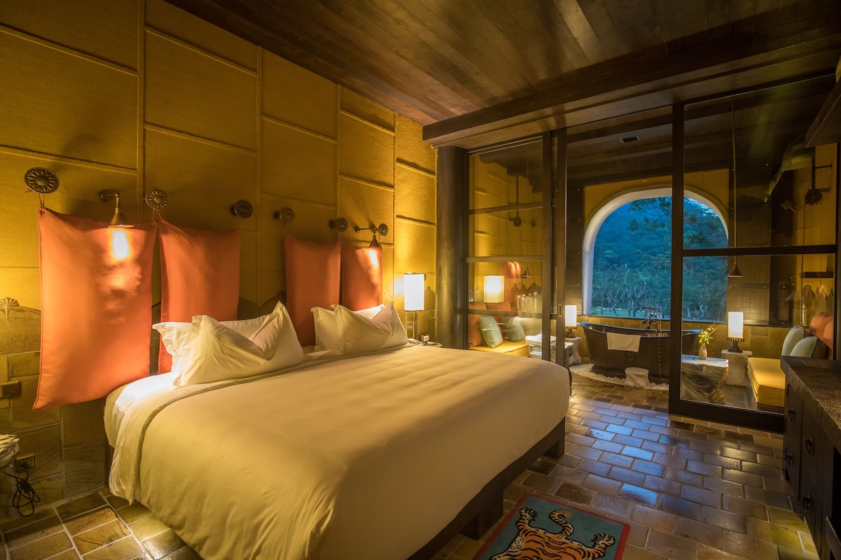 Junior Suite, 1 Katil Raja (King) (Forest View. Legacy Prvileges) | Peralatan tempat tidur premium, bar mini, peti besi dalam bilik, meja 