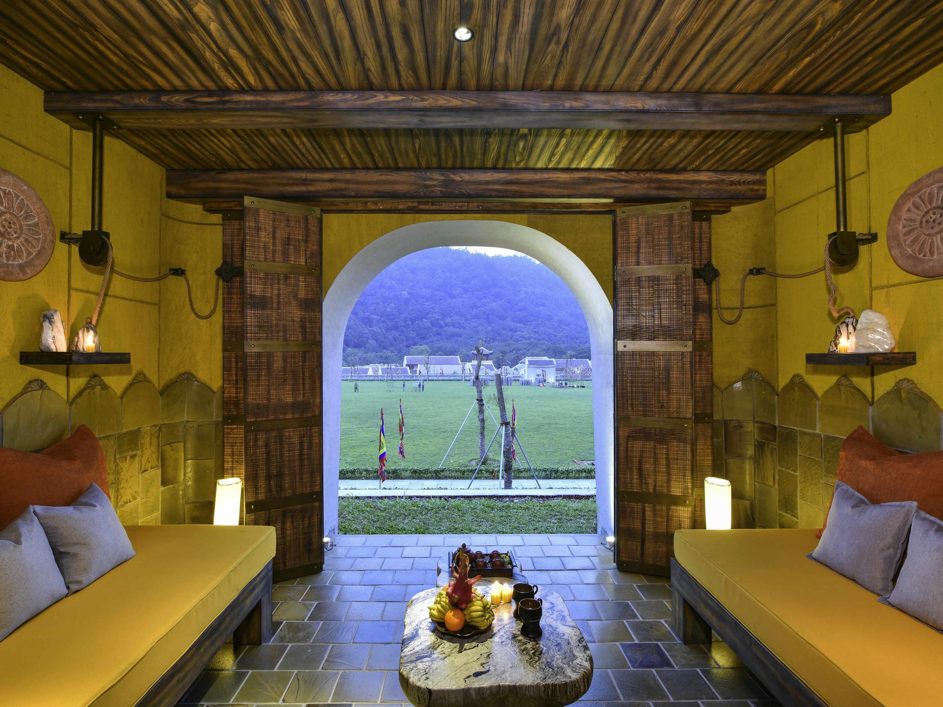 Habitación superior, 2 camas individuales (Village View) | Vistas a la montaña