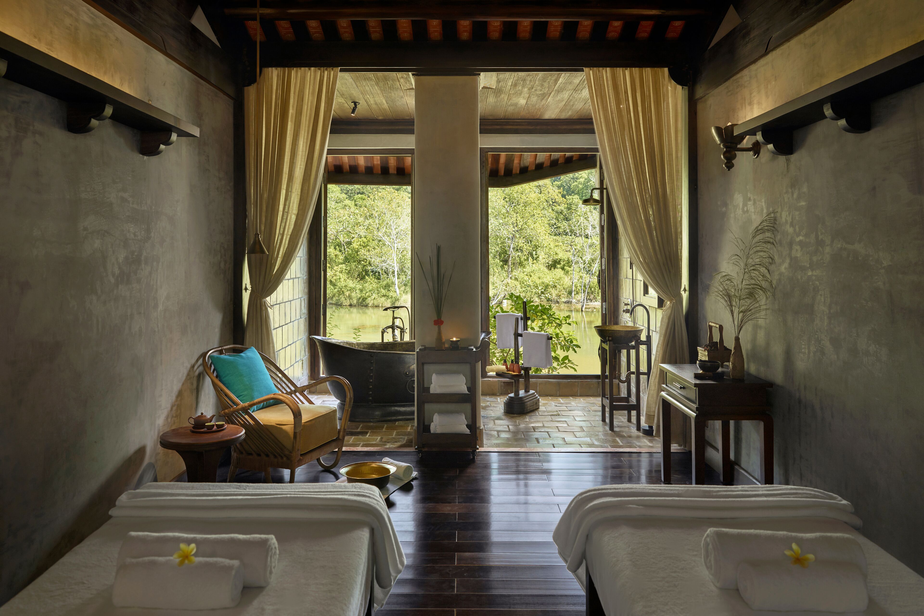 couples treatment room(s), sauna, steam room, body treatments