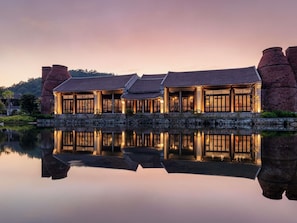 Couples treatment room(s), sauna, steam room, body treatments