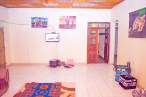 Lobby lounge - Kilihomebase & Campsite - Hostel (Moshi)