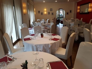 Breakfast, lunch and dinner served  - Hotel Casa Rossa (Montecatini Terme)