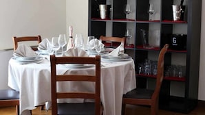 Frokost, lunsj og middag serveres