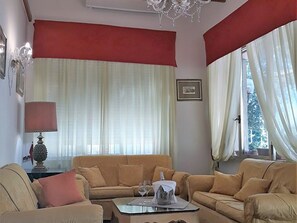 Lobby sitting area - Hotel Casa Rossa (Montecatini Terme)