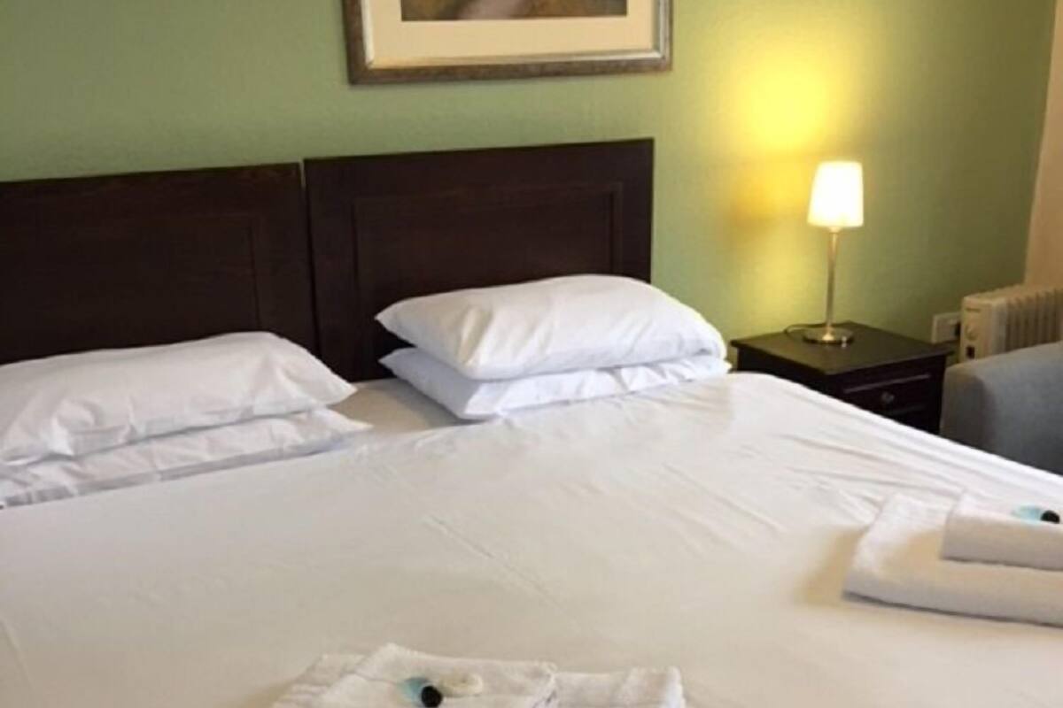 Desk, WiFi, bed sheets