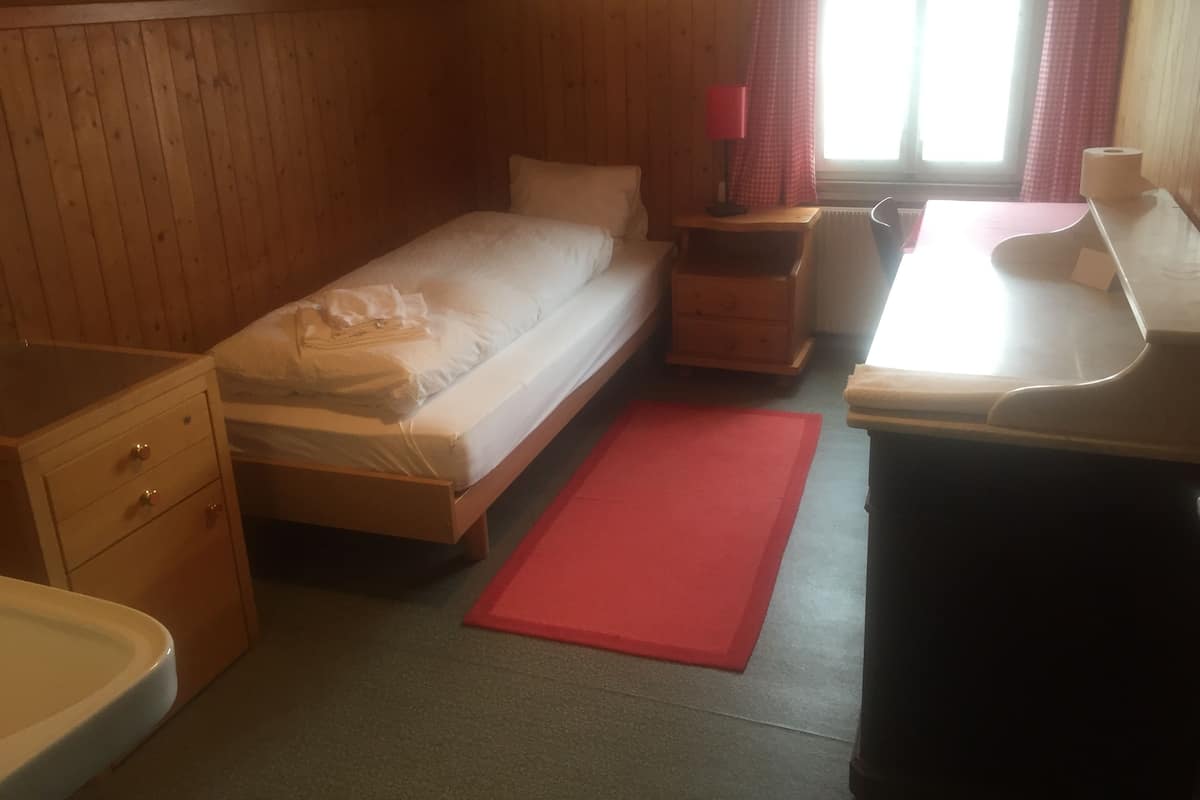 Economy Single Room, Shared Bathroom | Seterika/papan seterika, Wi-fi percuma