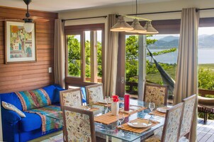 TV de tela plana, console de videogame