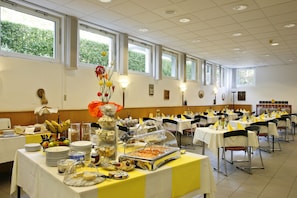 Café da manhã com buffet diário (EUR 11.50 por pessoa)