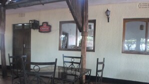 Dining - Tarn Hut Resort (Moshi)