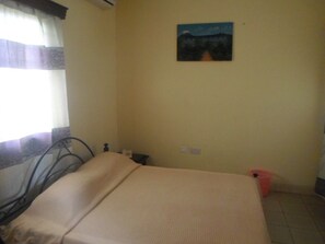 1 bedroom, premium bedding, desk, free WiFi - Tarn Hut Resort (Moshi)