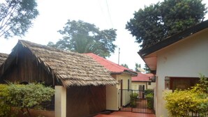 Property entrance - Tarn Hut Resort (Moshi)