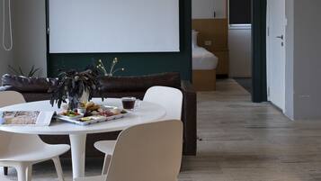 Comfort Condo, 1 Queen Bed, City View | 15 bedrooms, premium bedding, soundproofing, free WiFi