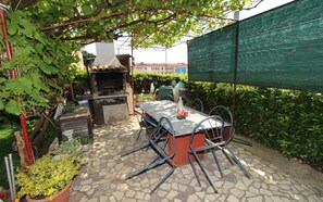 Outdoor dining - EVA One-Bedroom Apartment 5 (Rovinj)