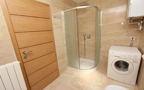 Hair dryer, towels - MARUCHITA Comfort Two-Bedroom Apartment (Novi, Djimi) (Rovinj)