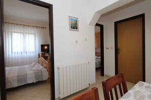 2 bedrooms, free WiFi, bed sheets - MARUCHITA Two-Bedroom Apartment with Terrace (Vase, prizemlje) (Rovinj)