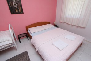 1 bedroom, free WiFi, bed sheets