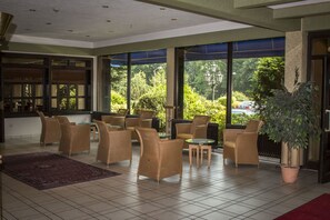 Lobby sitting area - PP Hotel Grefrather Hof (Grefrath)