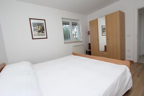 1 chambre, fer et planche à repasser, Wi-Fi gratuit, draps fournis
