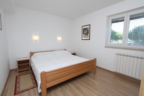 1 chambre, fer et planche à repasser, Wi-Fi gratuit, draps fournis