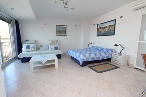1 chambre, fer et planche à repasser, Wi-Fi gratuit, draps fournis