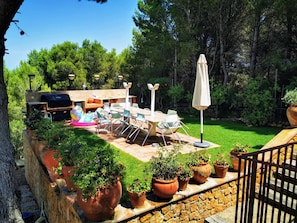 تناول الطعام بالخارج