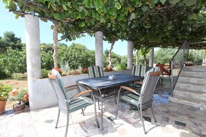 Outdoor dining - ROBI Two-Bedroom Apartment (Rovinj)