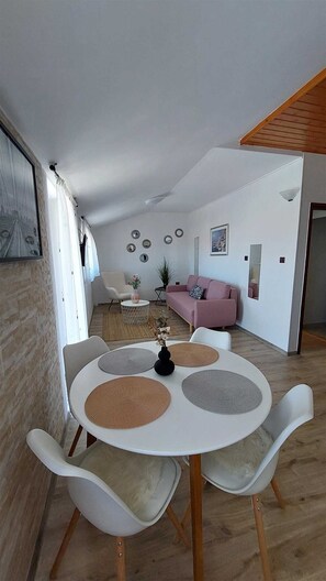 Dining - MATOSEVIC One-Bedroom Apartment with Balcony 1 (Rovinj)